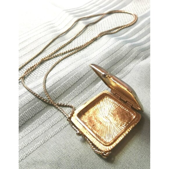 Women's Necklace Pendant Purse1928 Jewelry Co. Gold Tone Closure Necklace Stamp - Picture 2 of 8